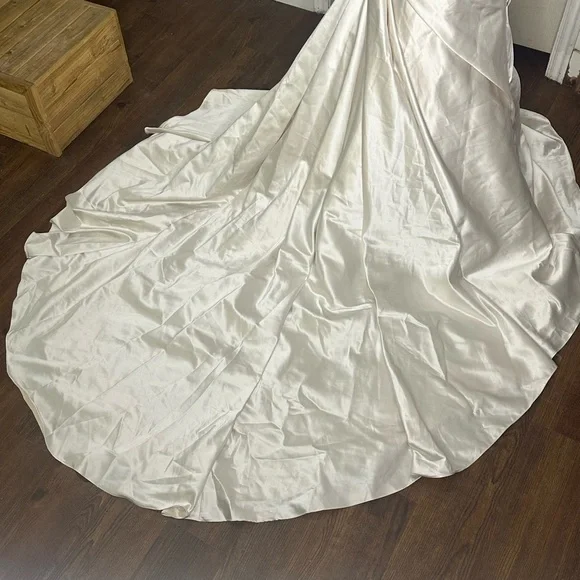 WEDDING DRESS. Never worn! Size 4 pearl longline mermaid satin dress